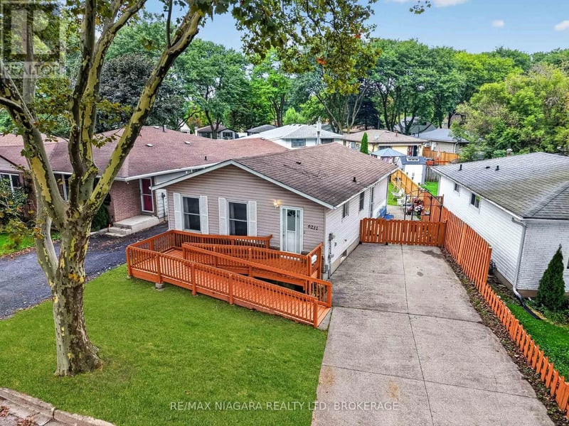 6231 Johnson Drive, Niagara Falls (Church's Lane), Ontario, L2J3J6, Niagara Falls (Church's Lane), Ontario — photo 1 of 5