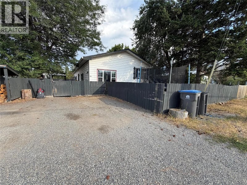 1288 Douglas Street, Merritt, British Columbia, V1K1C9, Merritt, British Columbia — photo 1 of 5