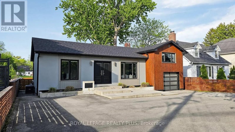 285 Bronte Road, Oakville (BR Bronte), Ontario, L6L3C5, Oakville (BR Bronte), Ontario — photo 1 of 5