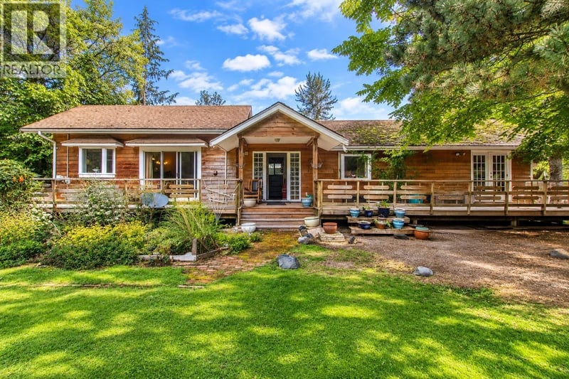 1020 FINCH Drive, Squamish, British Columbia, V8B0C2, Squamish, British Columbia — photo 1 of 5