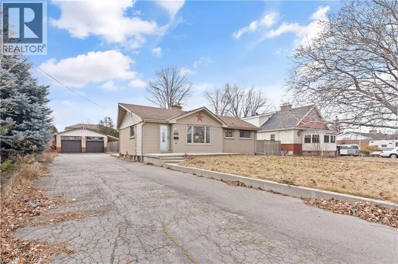 298 BARTON Street, Stoney Creek, Ontario, L8E2K6, Stoney Creek, Ontario — photo 1 of 5