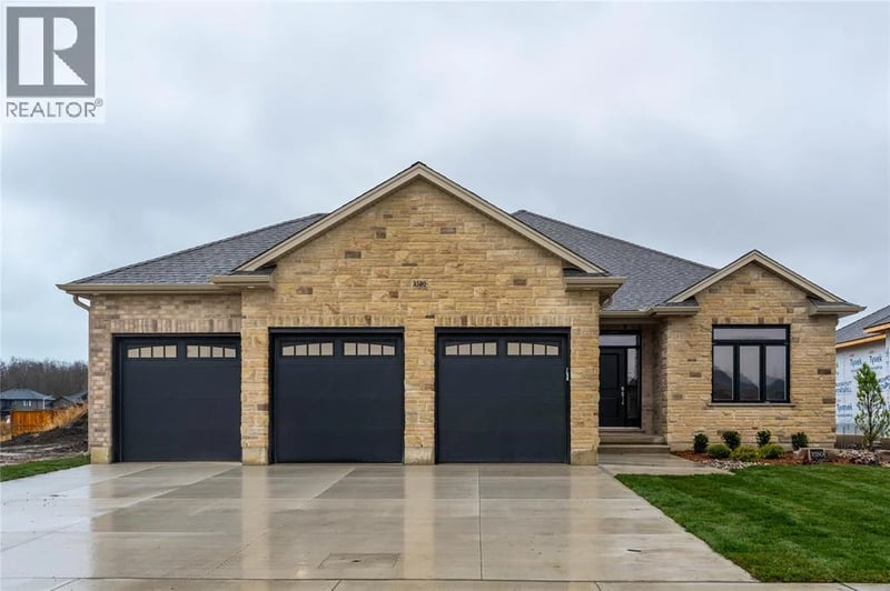 3560 BRITT Boulevard, Plympton-Wyoming, Ontario, N0N1E0, Plympton-Wyoming, Ontario — photo 1 of 5