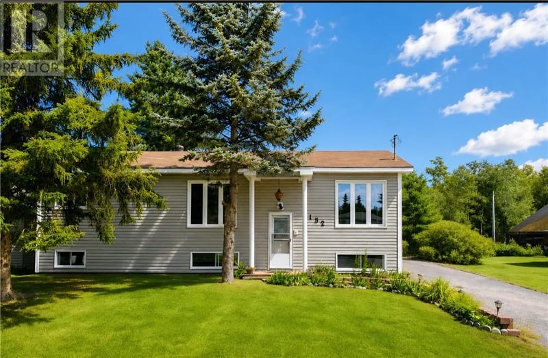 3152 MAPLE, Val Caron, Ontario, P3N1E9, Val Caron, Ontario — photo 1 of 5