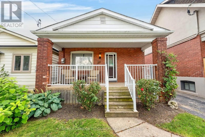 77 Fifth Street East, Toronto (New Toronto), Ontario, M8V2Z1, Toronto (New Toronto), Ontario — photo 1 of 5