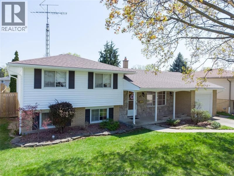 22 PEMBROKE Crescent, Chatham, Ontario, N7L2J4, Chatham, Ontario — photo 1 of 5