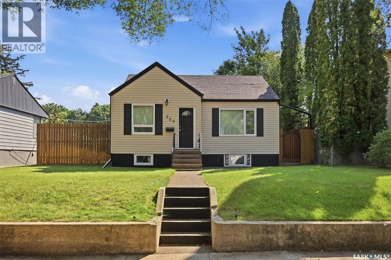 220 3rd STREET E, Saskatoon, Saskatchewan, S7H1L3, Saskatoon, Saskatchewan — photo 1 of 5