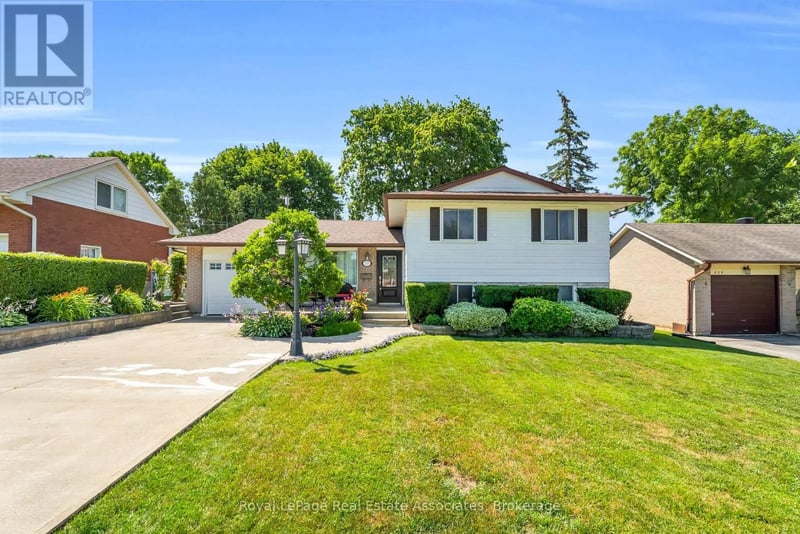 233 Elmore Drive, Halton Hills (AC Acton), Ontario, L7J1T8, Halton Hills (AC Acton), Ontario — photo 1 of 5