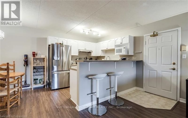 #104 1411 Walker's Line, Burlington (Tansley), Ontario, L7M4P5, Burlington (Tansley), Ontario — photo 1 of 5