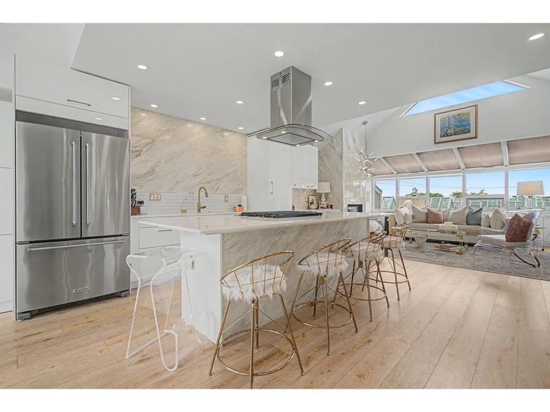 1115 ELM Street, White Rock, British Columbia, V4B3R9, White Rock, British Columbia — photo 1 of 5