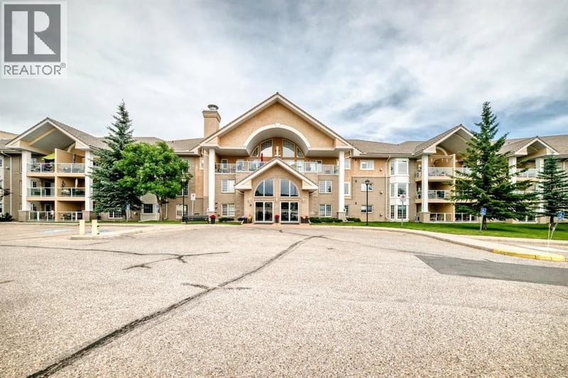728 Country Hills Road Northwest, Calgary, Alberta, T3K5K8, Calgary, Alberta — photo 1 of 5