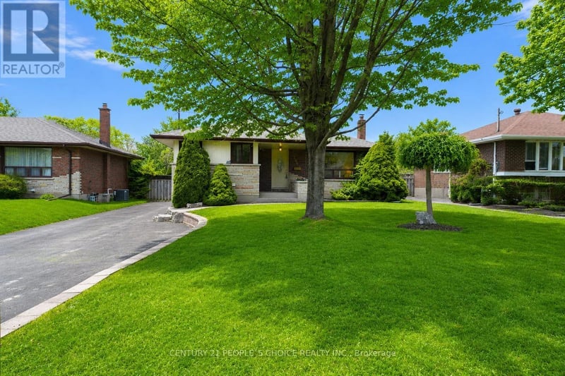586 Central Park Boulevard North, Oshawa (O'Neill), Ontario, L1G6A4, Oshawa (O'Neill), Ontario — photo 1 of 5