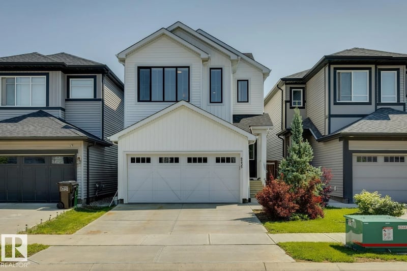 9235 223 ST NW, Edmonton, Alberta, T5T7M1, Edmonton, Alberta — photo 1 of 5
