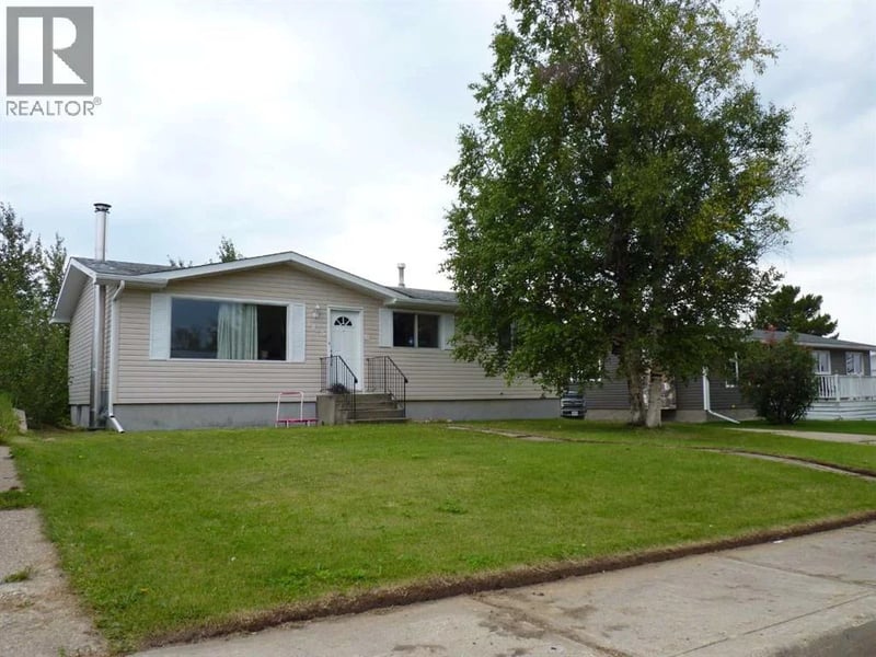 5015 Oxford Avenue, Swan Hills, Alberta, T0G2C0, Swan Hills, Alberta — photo 1 of 5