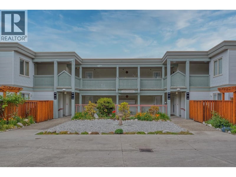 #121 5780 TRAIL Avenue, Sechelt, British Columbia, V7Z0K5, Sechelt, British Columbia — photo 1 of 5