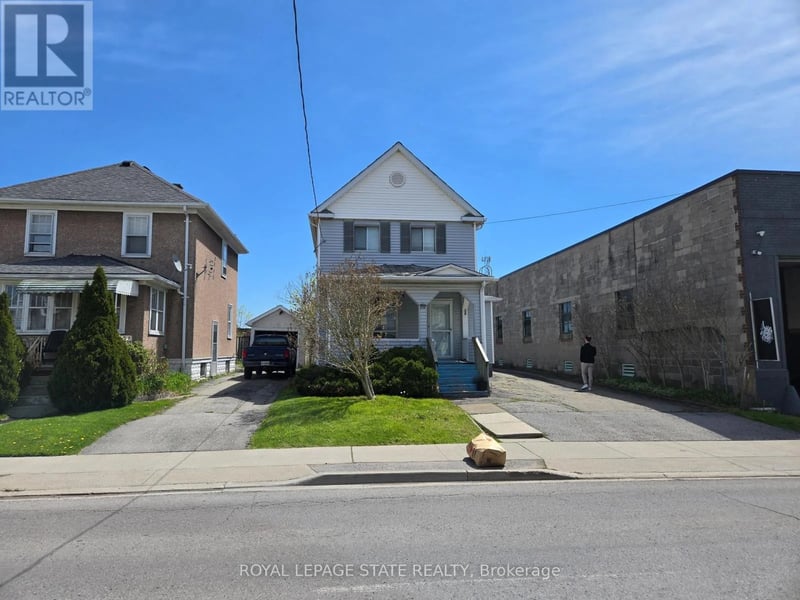 224 Burgar Street, Welland (Welland Downtown), Ontario, L3B2T4, Welland (Welland Downtown), Ontario — photo 1 of 5