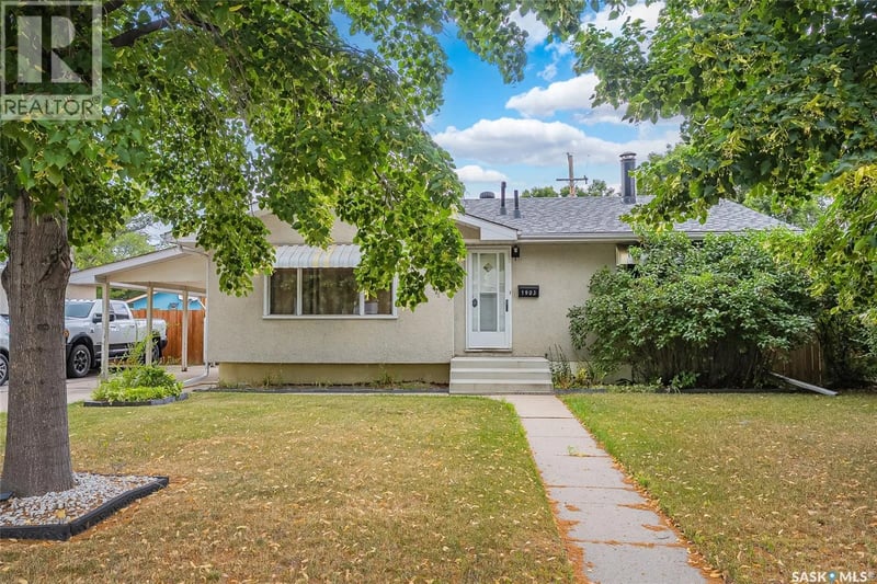 1903 Wilson CRESCENT, Saskatoon, Saskatchewan, S7J2N8, Saskatoon, Saskatchewan — photo 1 of 5