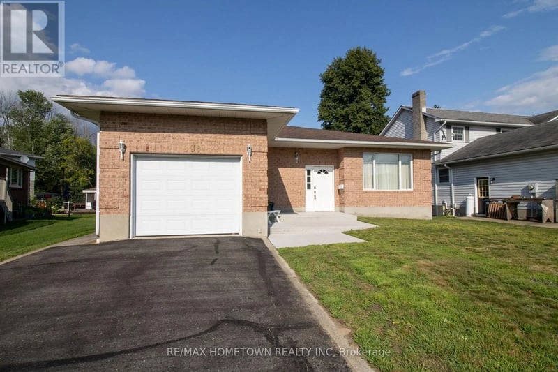 996 Massie Drive, Prescott, Ontario, K0E1T0, Prescott, Ontario — photo 1 of 5