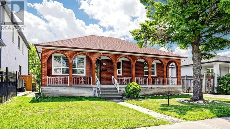 #BSMT 139 Ranee Avenue, Toronto (Englemount-Lawrence), Ontario, M6A1N3, Toronto (Englemount-Lawrence), Ontario — photo 1 of 5