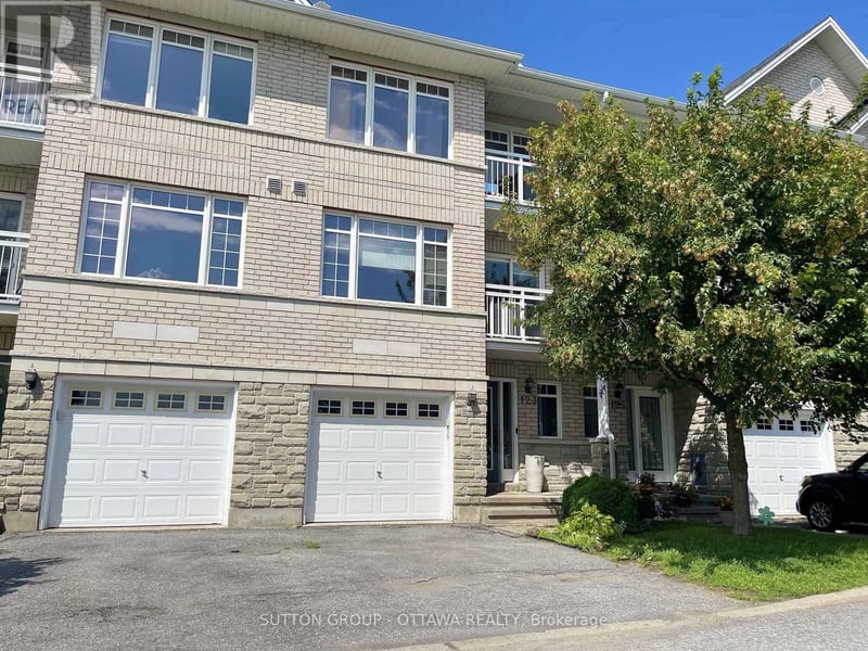 #18 123 Corinth Private, Ottawa, Ontario, K2E0A8, Ottawa, Ontario — photo 1 of 5