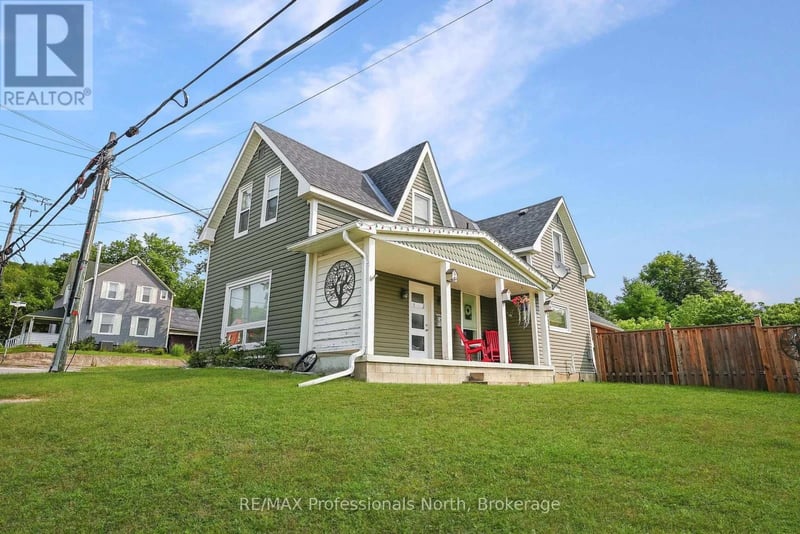 33 Maple Avenue, Dysart et al (Dysart), Ontario, K0M1S0, Dysart et al (Dysart), Ontario — photo 1 of 5