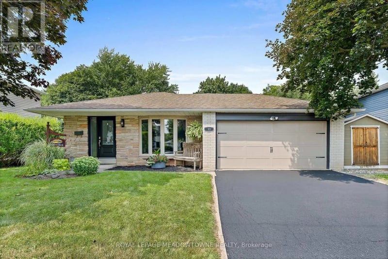 33 Fagan Drive, Halton Hills (Georgetown), Ontario, L7G4P4, Halton Hills (Georgetown), Ontario — photo 1 of 5