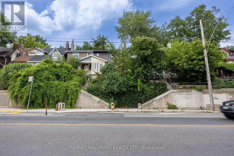 #Upper 1366 Davenport Road, Toronto (Corso Italia-Davenport), Ontario, M6H2G9, Toronto (Corso Italia-Davenport), Ontario — photo 1 of 5