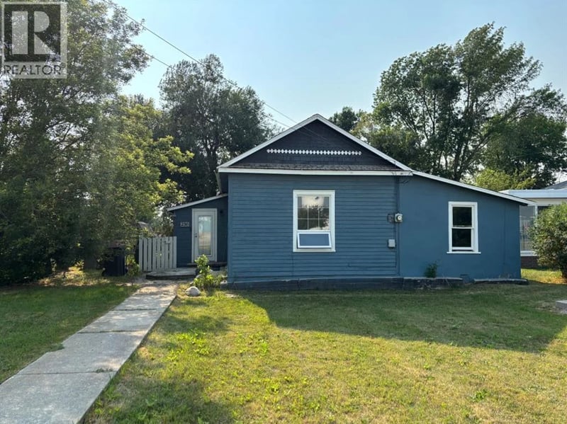 256 1 Street West, Magrath, Alberta, T0K1J0, Magrath, Alberta — photo 1 of 5