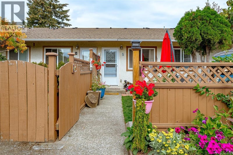 #5 974 Dunford Avenue, Langford, British Columbia, V9B2S3, Langford, British Columbia — photo 1 of 5