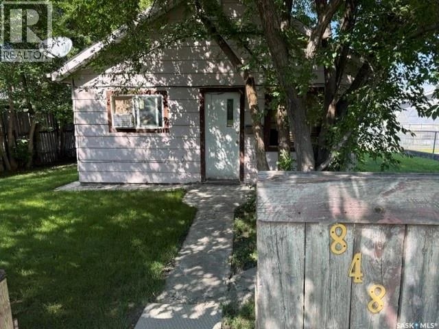 848 17th STREET W, Prince Albert, Saskatchewan, S6V3Y4, Prince Albert, Saskatchewan — photo 1 of 5