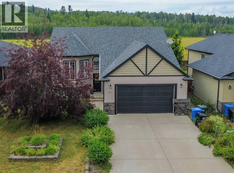 122 12 Avenue Northeast, Sundre, Alberta, T0M1X0, Sundre, Alberta — photo 1 of 5