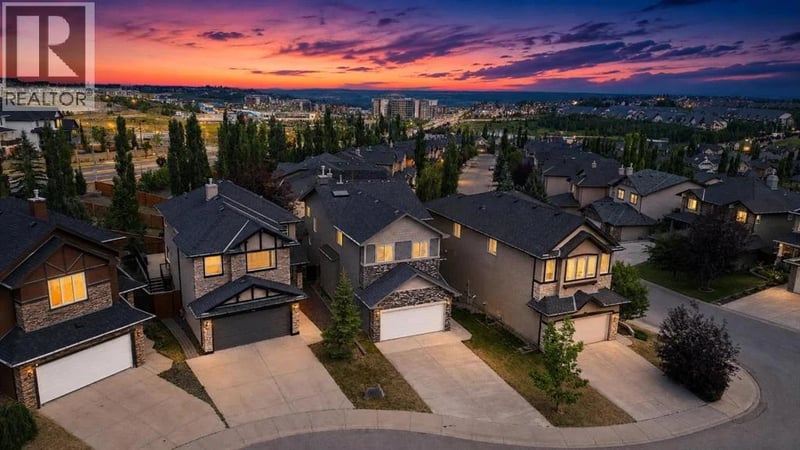 6 Aspen Stone Mews Southwest, Calgary, Alberta, T3H5Z1, Calgary, Alberta — photo 1 of 5