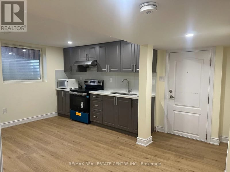 31 Haslemere Avenue, Brampton (Brampton East), Ontario, L6W2X3, Brampton (Brampton East), Ontario — photo 1 of 5