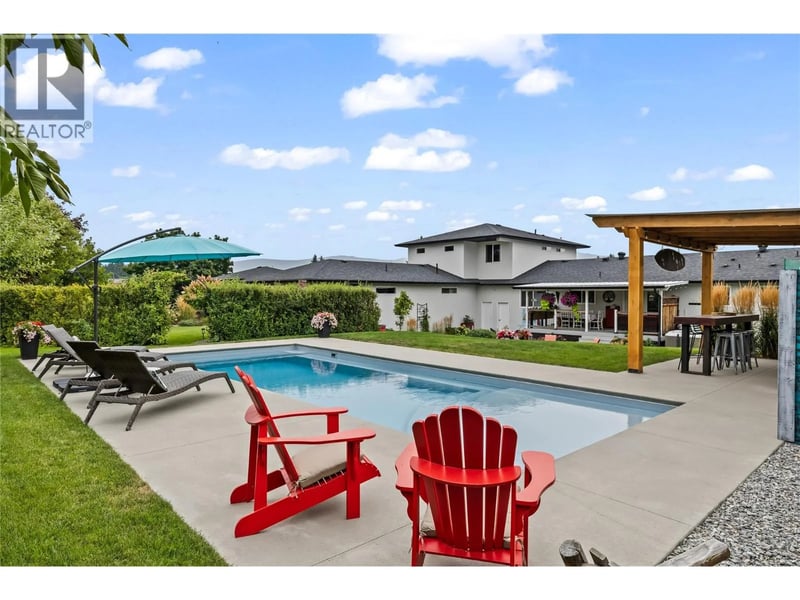 910 Westbrook Drive, West Kelowna, British Columbia, V1Z1R3, West Kelowna, British Columbia — photo 1 of 5