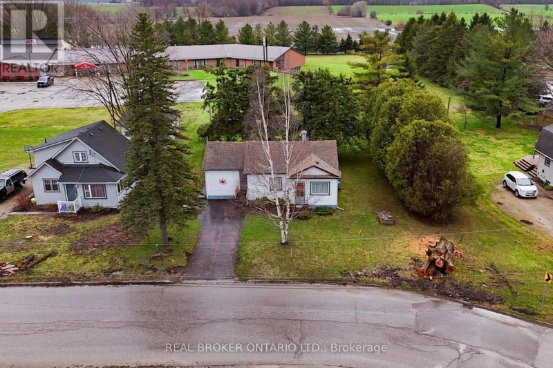 104 King Street, Minto, Ontario, N0G2P0, Minto, Ontario — photo 1 of 5