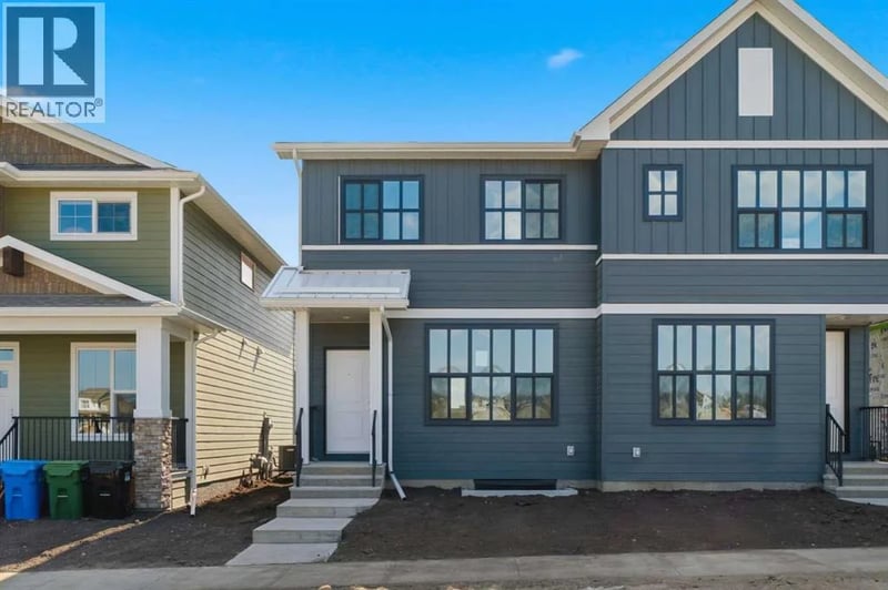 131 Royston Way Northwest, Calgary, Alberta, T3L0N7, Calgary, Alberta — photo 1 of 5
