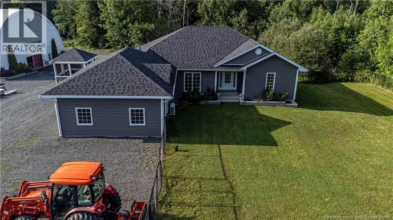 3367 Woodstock Road, Fredericton, New Brunswick, E3E1A5, Fredericton, New Brunswick — photo 1 of 5