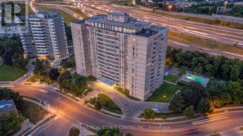 #504 130 Neptune Drive, Toronto (Englemount-Lawrence), Ontario, M6A1X5, Toronto (Englemount-Lawrence), Ontario — photo 1 of 5