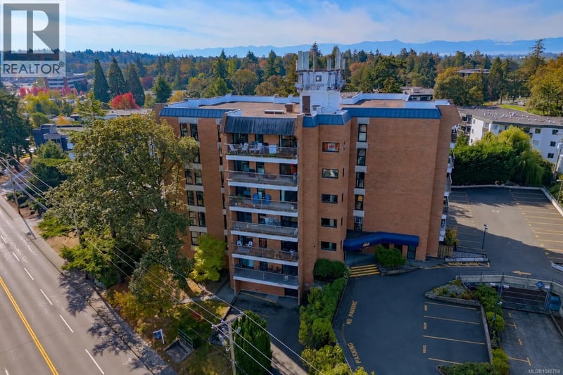 #404 4030 Quadra Street, Saanich, British Columbia, V8X1K2, Saanich, British Columbia — photo 1 of 5
