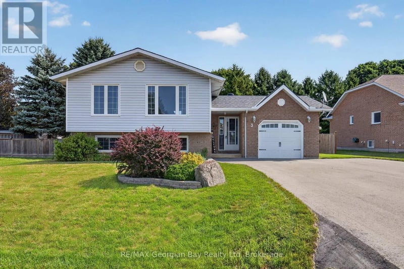 3 Copeland Street, Penetanguishene, Ontario, L9M1K3, Penetanguishene, Ontario — photo 1 of 5