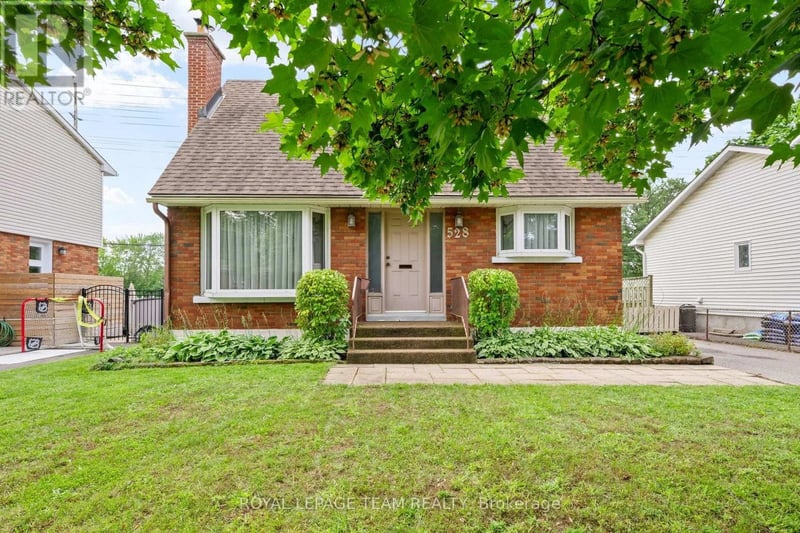 528 Browning Avenue, Ottawa, Ontario, K1G0T4, Ottawa, Ontario — photo 1 of 5