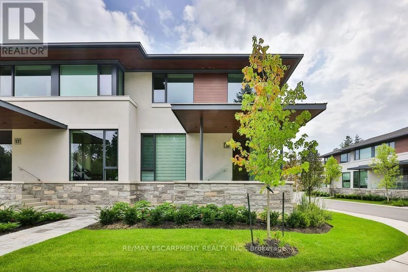 #16 10 Maple Grove Drive, Oakville (MO Morrison), Ontario, L6J0E1, Oakville (MO Morrison), Ontario — photo 1 of 5