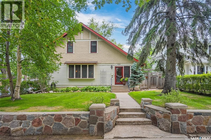 630 8th AVENUE N, Saskatoon, Saskatchewan, S7K2W8, Saskatoon, Saskatchewan — photo 1 of 5
