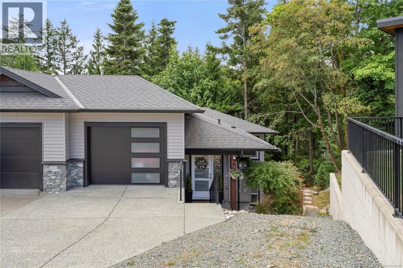 222 Golden Oaks Crescent, Nanaimo, British Columbia, V9T0K8, Nanaimo, British Columbia — photo 1 of 5