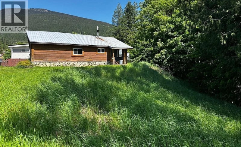 504 Needham Drive, Revelstoke, British Columbia, V0E2S0, Revelstoke, British Columbia — photo 1 of 5