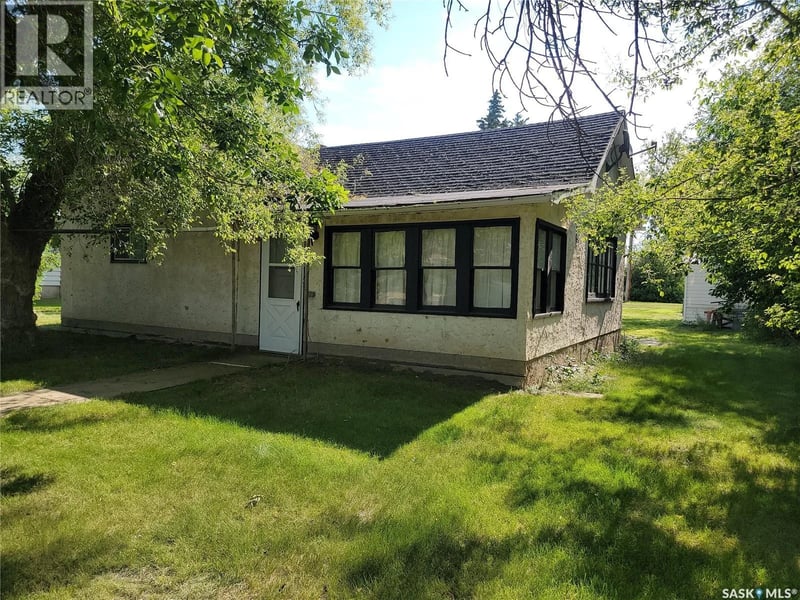 202 Irvine STREET, Cut Knife, Saskatchewan, S0M0N0, Cut Knife, Saskatchewan — photo 1 of 5