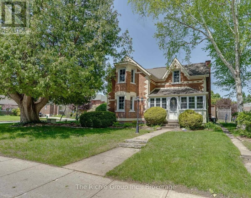 15 Emma Street, Caledon (Caledon East), Ontario, L7C1K5, Caledon (Caledon East), Ontario — photo 1 of 5