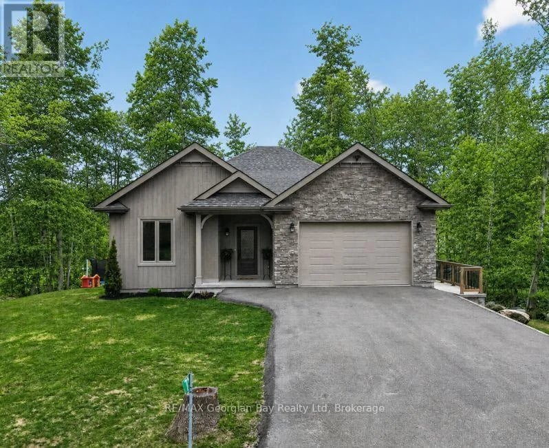 73 Polish Avenue, Penetanguishene, Ontario, L9M1W8, Penetanguishene, Ontario — photo 1 of 5