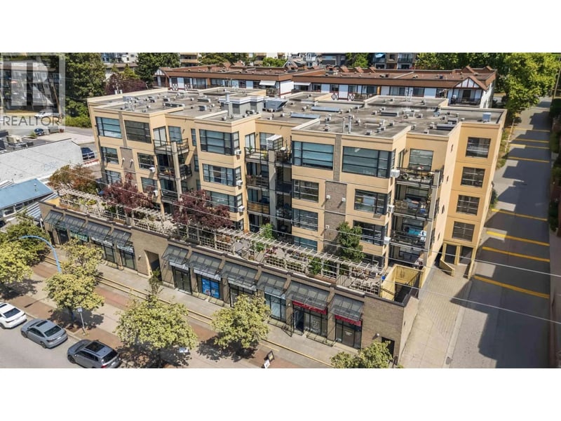 #305 124 3RD Street, North Vancouver, British Columbia, V7M1E8, North Vancouver, British Columbia — photo 1 of 5