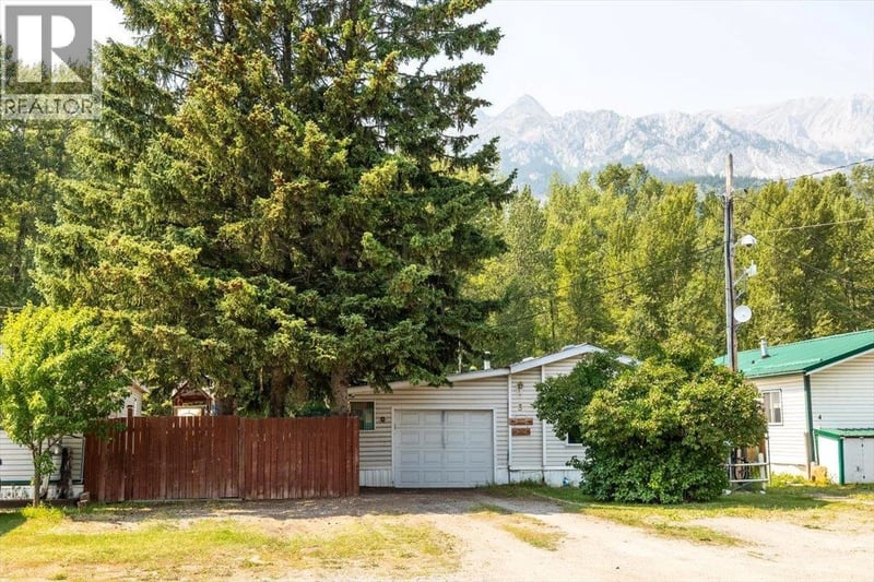 2011 Highway 3 Other, Fernie, British Columbia, V0B1M5, Fernie, British Columbia — photo 1 of 5