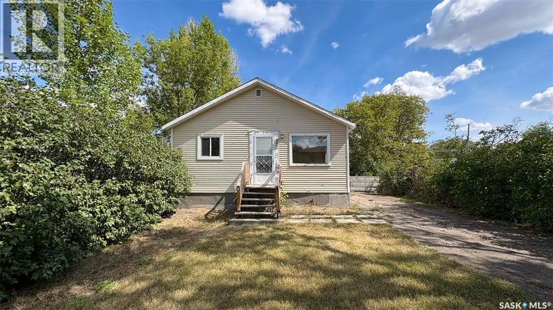 647 ROBINSON STREET, Regina, Saskatchewan, S4T2L9, Regina, Saskatchewan — photo 1 of 5